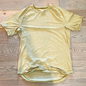 lululemon License To Train Short Sleeve Shirt Size L